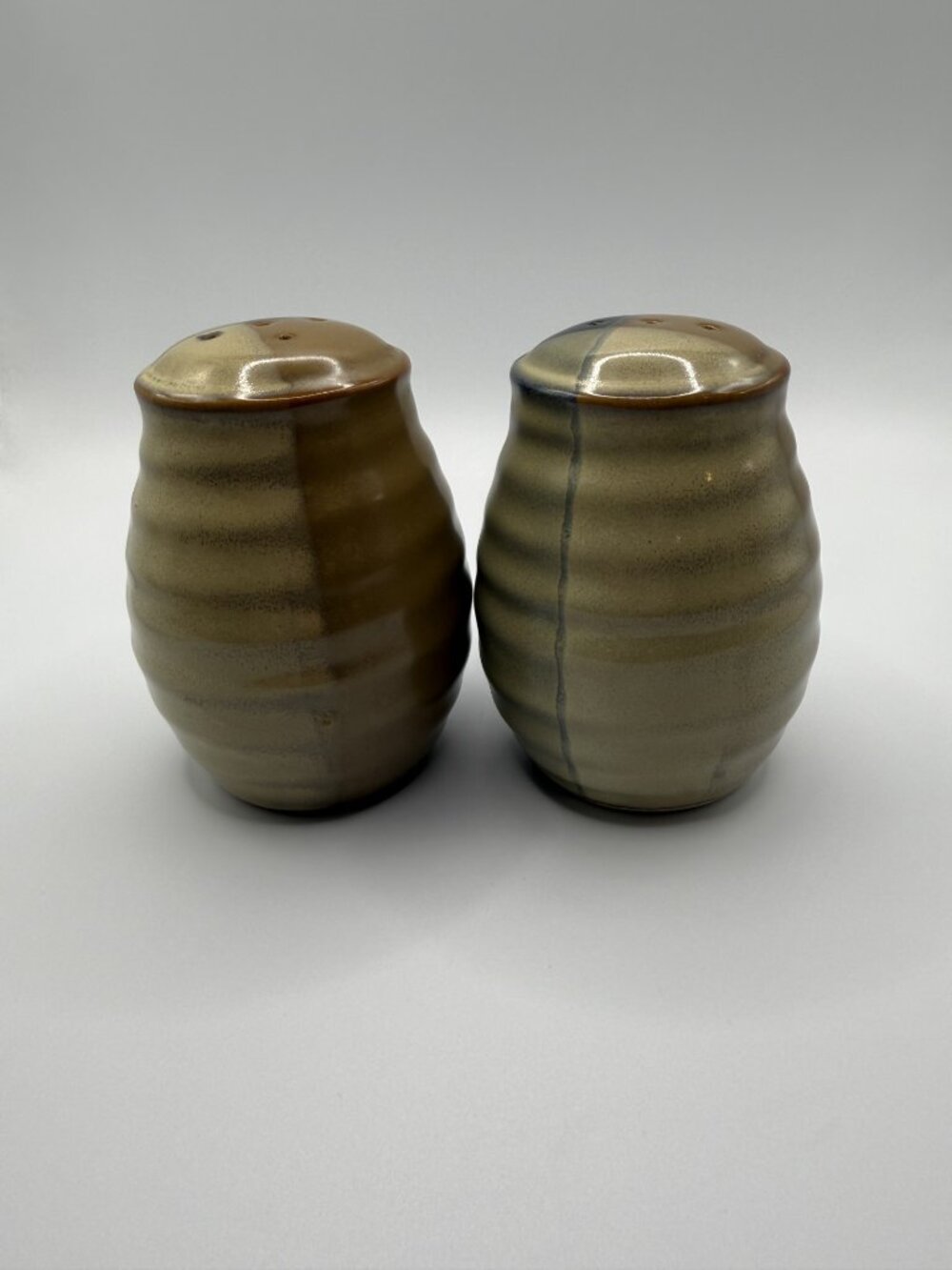 VTG Sango Retired Stoneware 'Gold Dust Black' Salt & Pepper Shakers - Picture 2 of 5